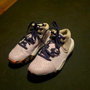 Girls Under Armour basketball shoes. Size 2. Excellent condition.